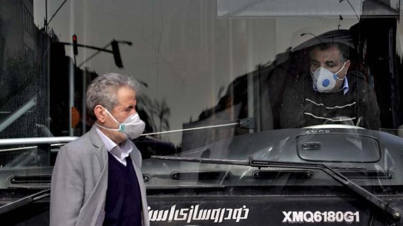 Ilustrasi-warga-Iran-di-tengah-wabah-virus-corona -FotoAP