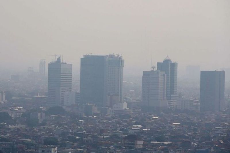 Polusi-udara-di-langit-Jakarta-FotoKompascom
