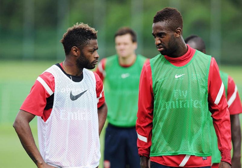 Alex Song dan Johan Djourou (standard co uk)