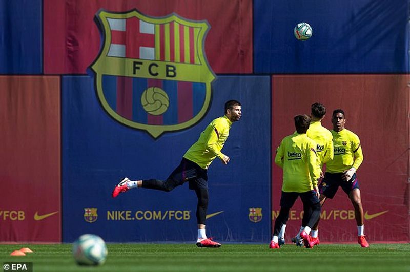 pemain barcelona berlatih (dailymail co uk)