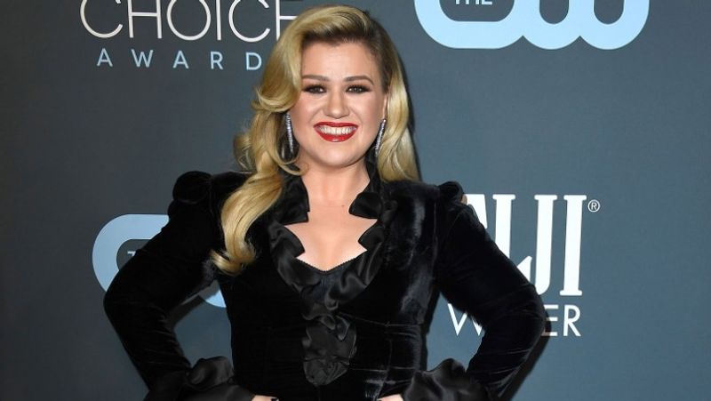 Kelly-Clarkson (billboard com)