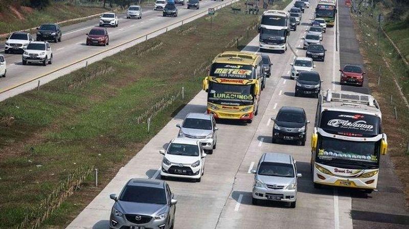 arus-mudik-di-tol-cikampek-2019