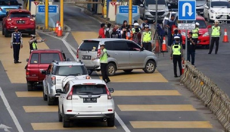 mobil-putar-balik-mudik