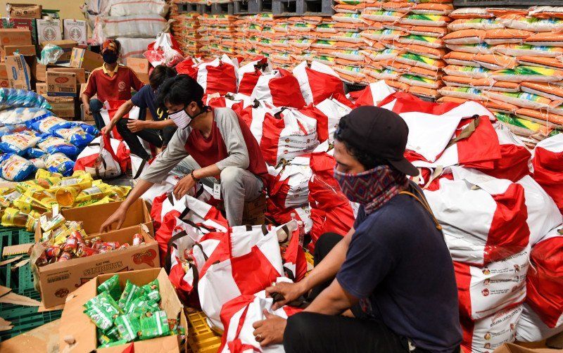 antarafoto-pengemasan-paket-bansos-dki