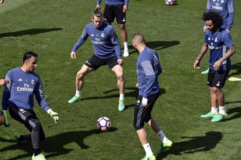 real madrid berlatih (mirror co uk)