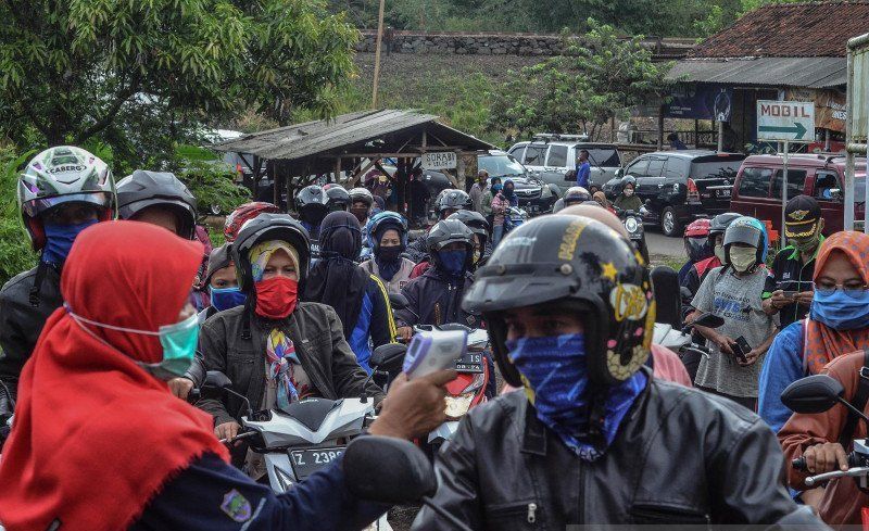 antarafoto-penyekatan-arus-balik-diperbatasan-260520-adb-2