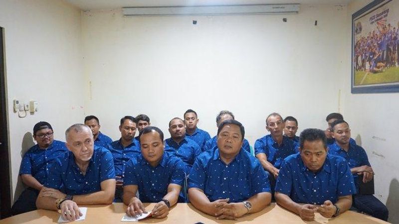 oficial tim PSIS (bacanearme com)