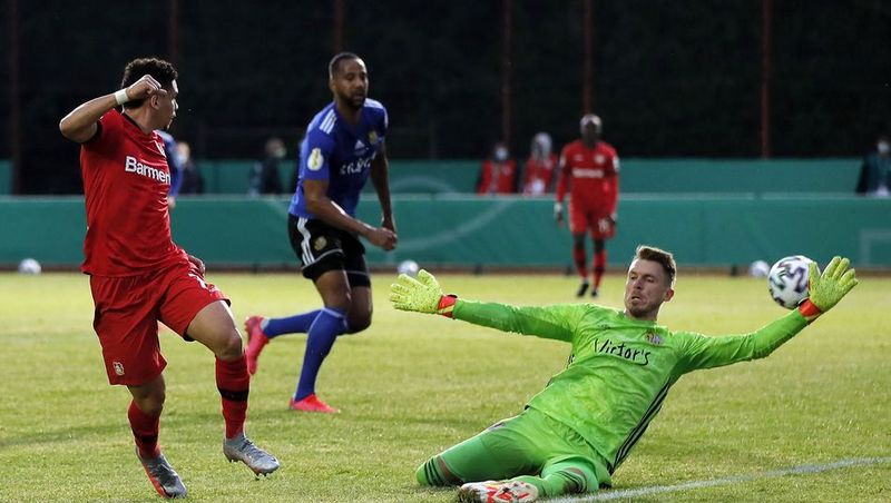 bayer leverkusen kalahkan saarbrucken (spiegel ce)