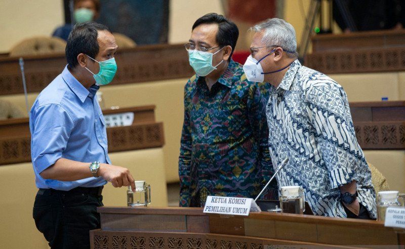antarafoto-rapat-tambahan-anggaran-pilkada-serentak-110620-app-3