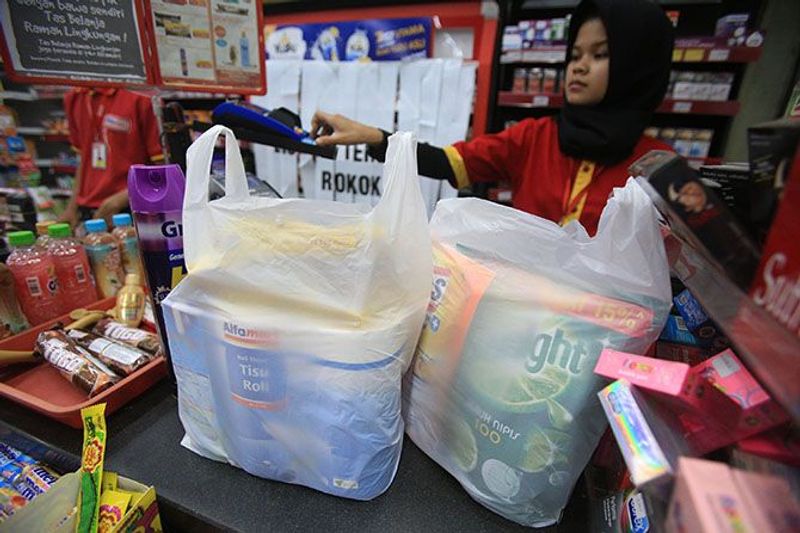 sikap-klhk-dan-kemenperin-pada-kebijakan-kantong-plastik-berbayar_c_288592