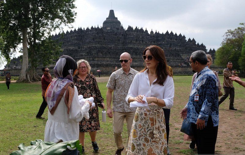antarafoto-putri-mahkota-denmark-kunjungi-borobudur