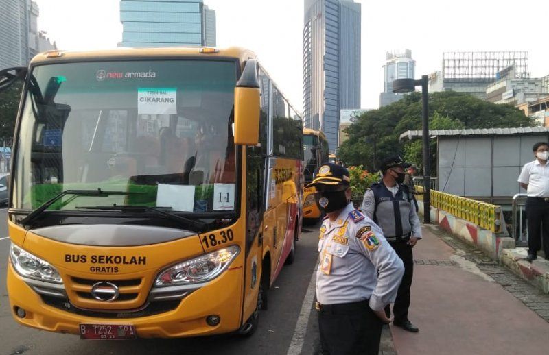 bus sekolah