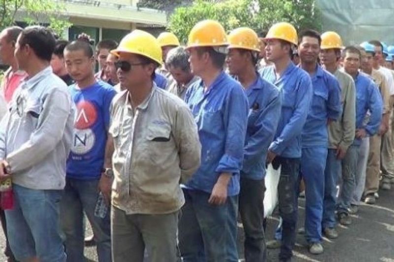18Para-pekerja-asing-asal-China-tertangkap-oleh-petugas-tenaga-kerja