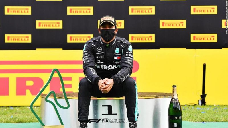 Lewis-Hamilton (swordstoday ie)