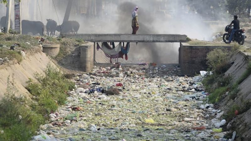 sampah plastik