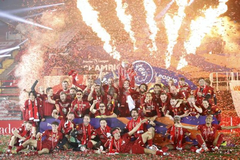 liverpool terima trofi (chesterstandar co uk)