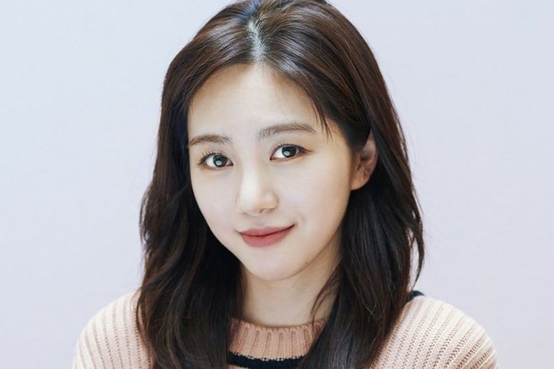 mina (norae magazine)