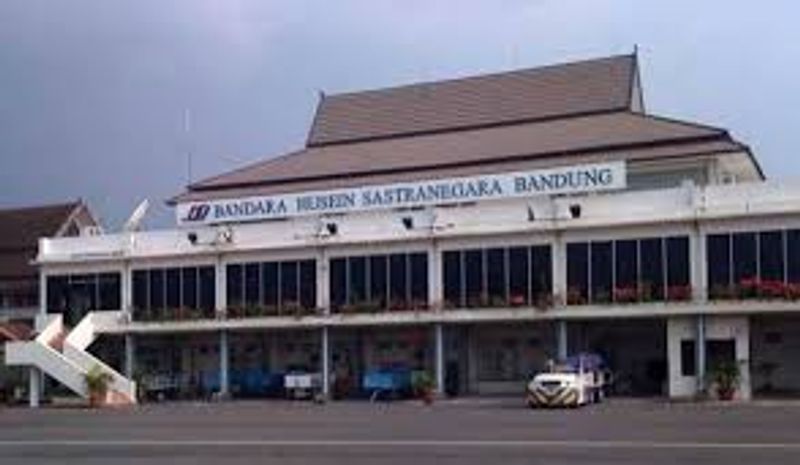 bandara husein s