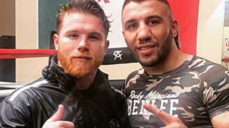 Saul Canelo Alvarez dan Avni Yildirim (boxing com)