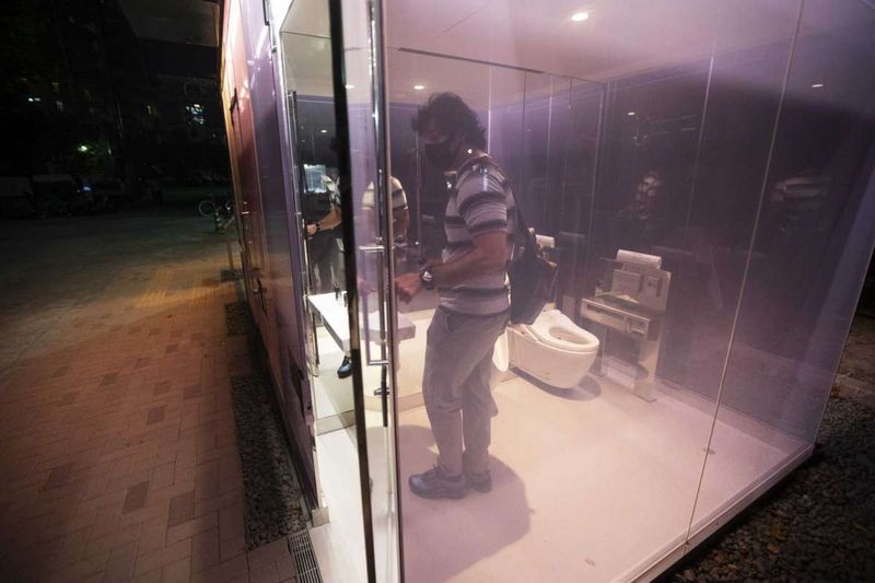 toilet transparan