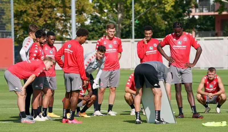 mainz berlatih (spox com)