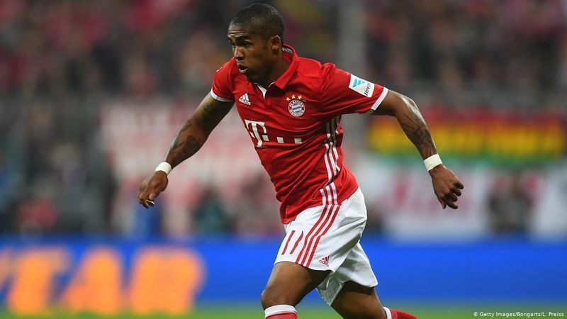 Douglas costa (dw com)