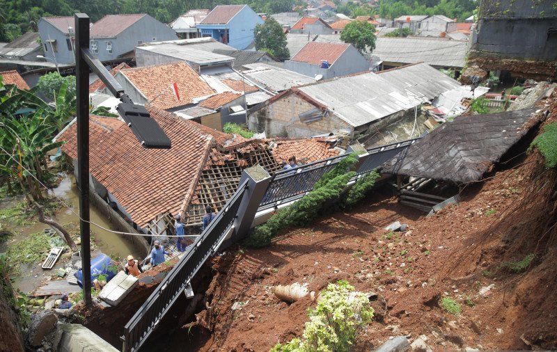 longsor ciganjur