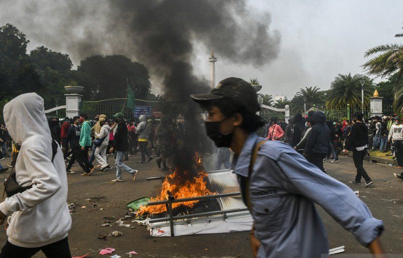 antarafoto-unjuk-rasa-di-jakarta-ricuh-08102020-gp-4