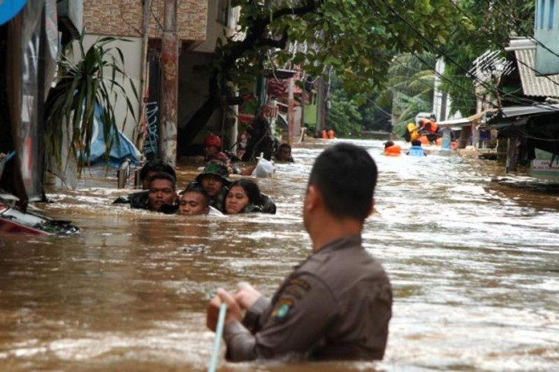 dprd-dki-sebut-pansus-banjir-bukan-untuk-serang-anies-Gz4MJdQfEK
