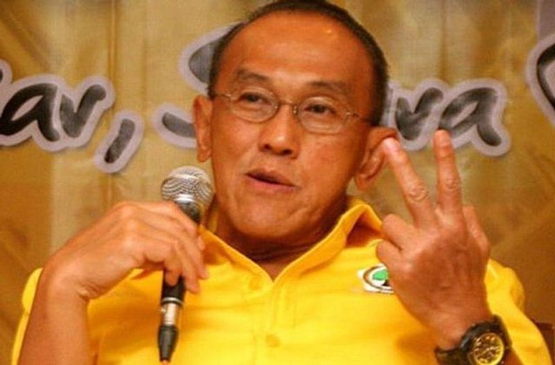 aburizal-bakrie-juga-minta-setya-novanto-serahkan-diri-ke-kpk_m_168901-640x421