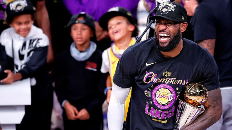 LeBron James (chatssport)