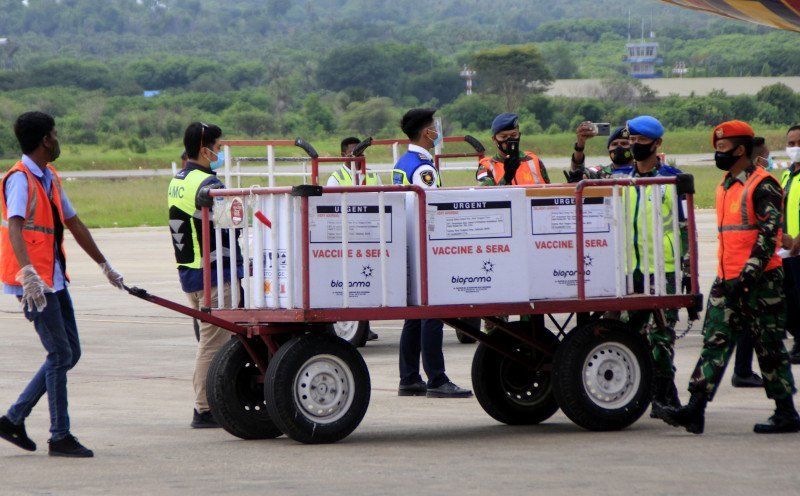 Kedatangan-vaksin-covid-19-untuk-ntt-050121-KH-7