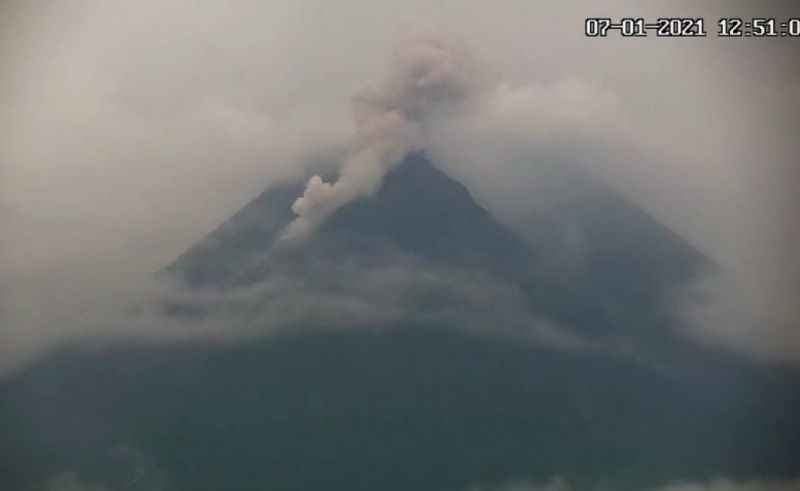 merapi-awan panas
