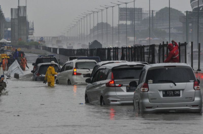 tol banjir