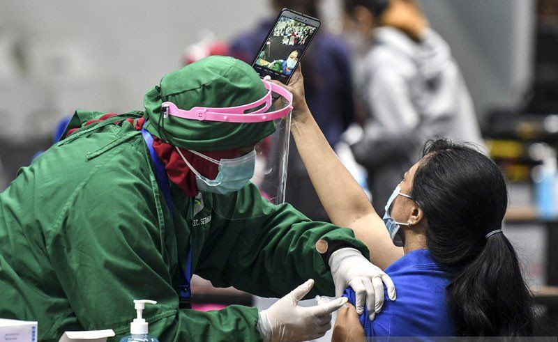 Vaksinasi-Massal-di-Jakarta-040221-MRH-8