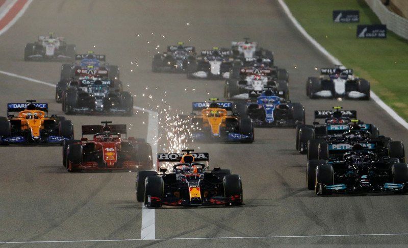antarafoto-bahrain-formulaonegrandprix-redbullverstappenleads-29032021