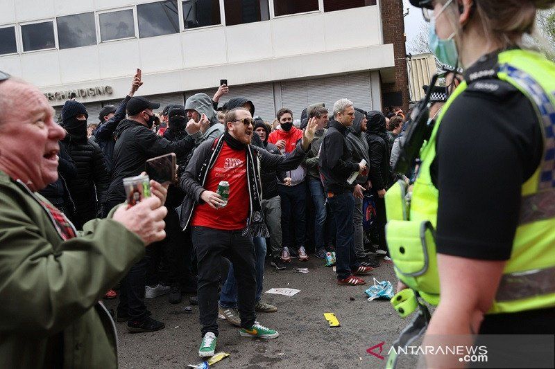 20210502-glazersout-old-trafford