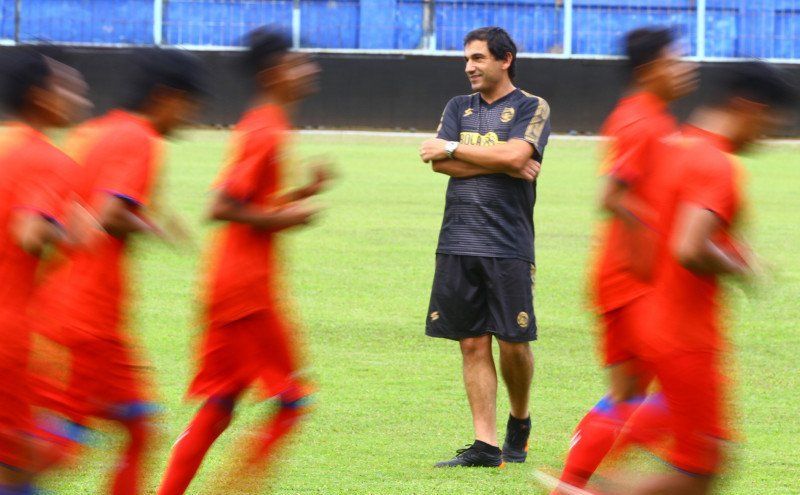 Pelatih-Baru-Arema-FC-200521-abs-2