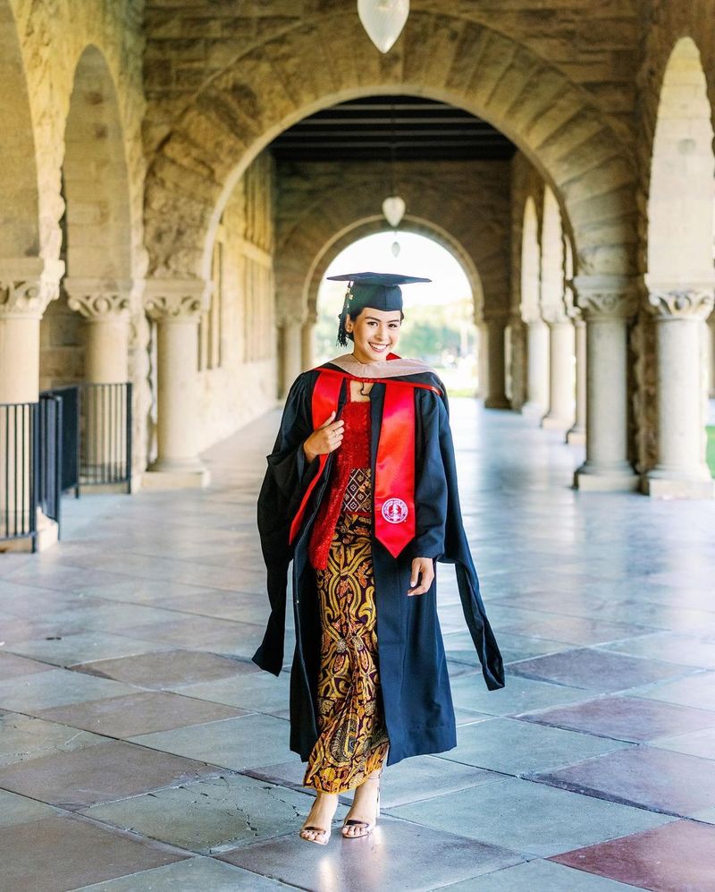 Maudy Ayunda Lulus dari Stanford Setelah Menempuh Pendidikan Joint Degree Progra