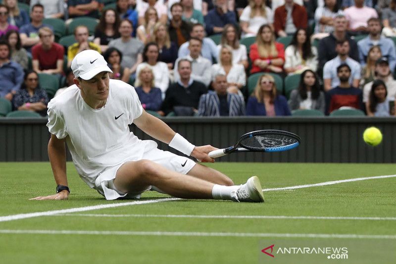 2021-06-28T135222Z_941518082_UP1EH6S12J93M_RTRMADP_3_TENNIS-WIMBLEDON