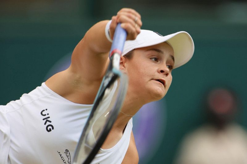 2021-07-03T223154Z_579719347_MT1YOMIUR000LZ7KMT_RTRMADP_3_WIMBLEDON-TENNIS-ASHLE
