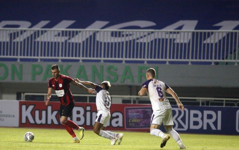 persipura-jayapura-vs-persita