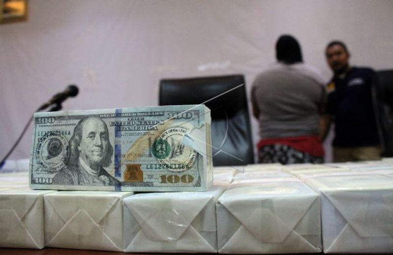 dolar palsu