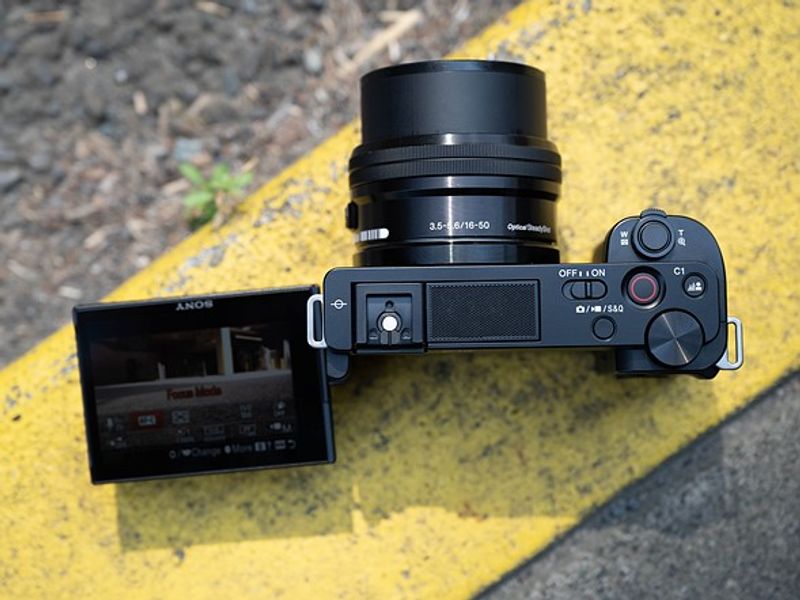 Sony Alpha ZV-E10,