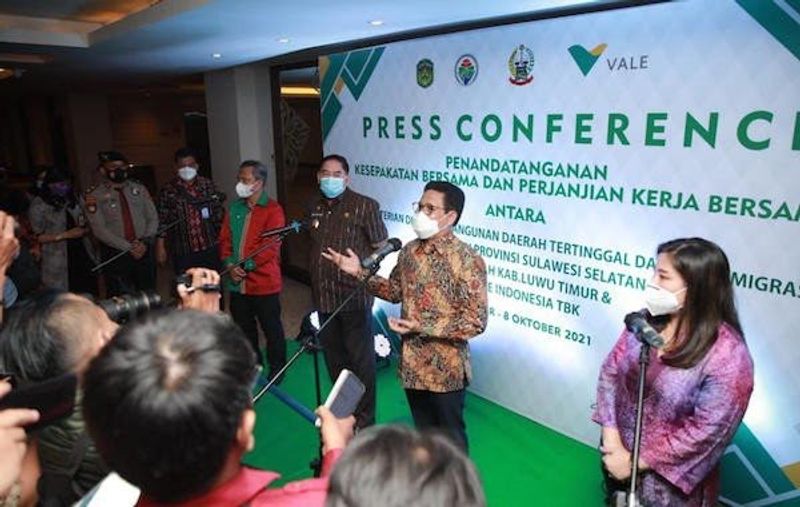 menteri-desa-pdtt-abdul-halim-iskandar-bersama-sekda-pemprov-ctxp