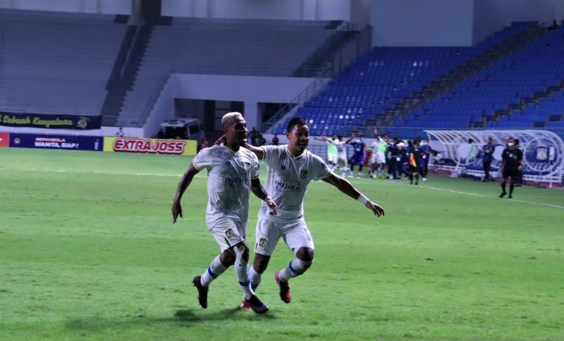 persiba-selebrasi-yudhistira-mambrasar