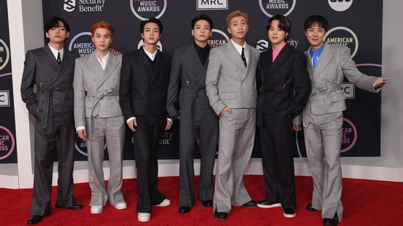 Bertabur Bintang Ternama, Ini Daftar Pemenang American Music Award 2021