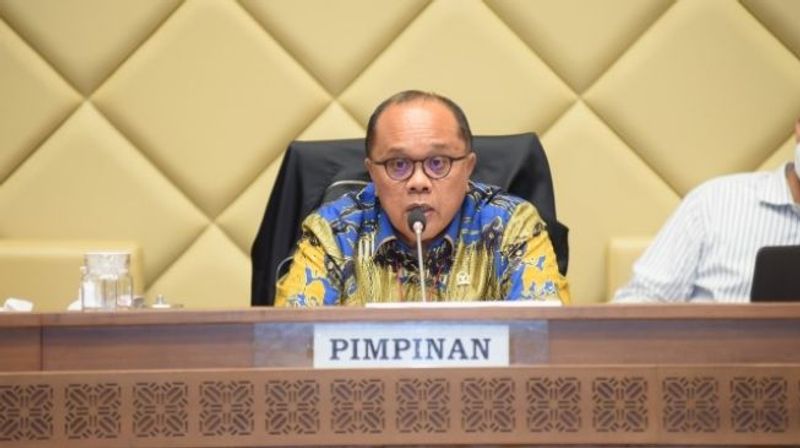 52409-wakil-ketua-komisi-ii-dpr-junimart-girsang