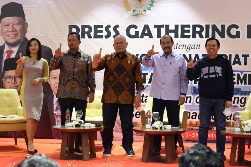 berita-20211205_015648-