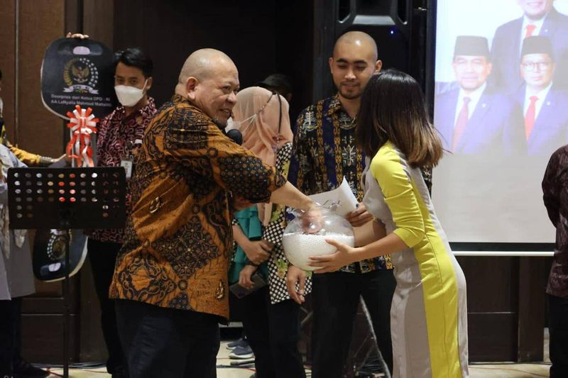 berita-20211205_015524-